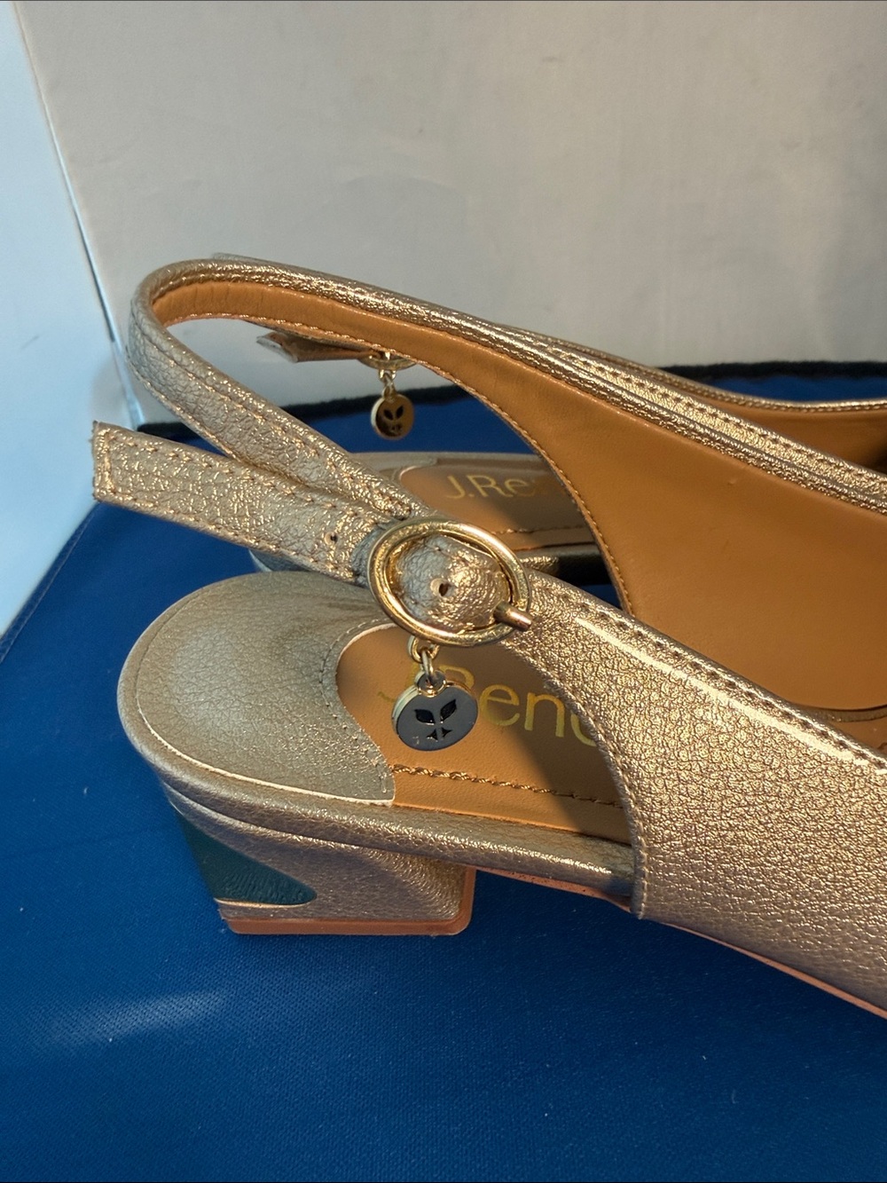 Jay Renée Pointed Slingback Heels in Metallic Gold size 7.5 - Picture 4 of 7